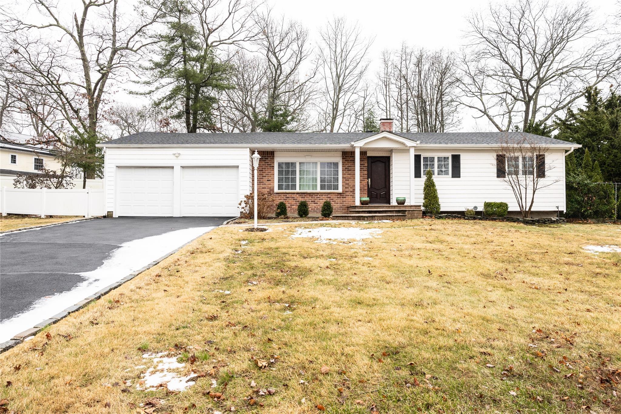 Pheasant Dr, Commack, NY 11725