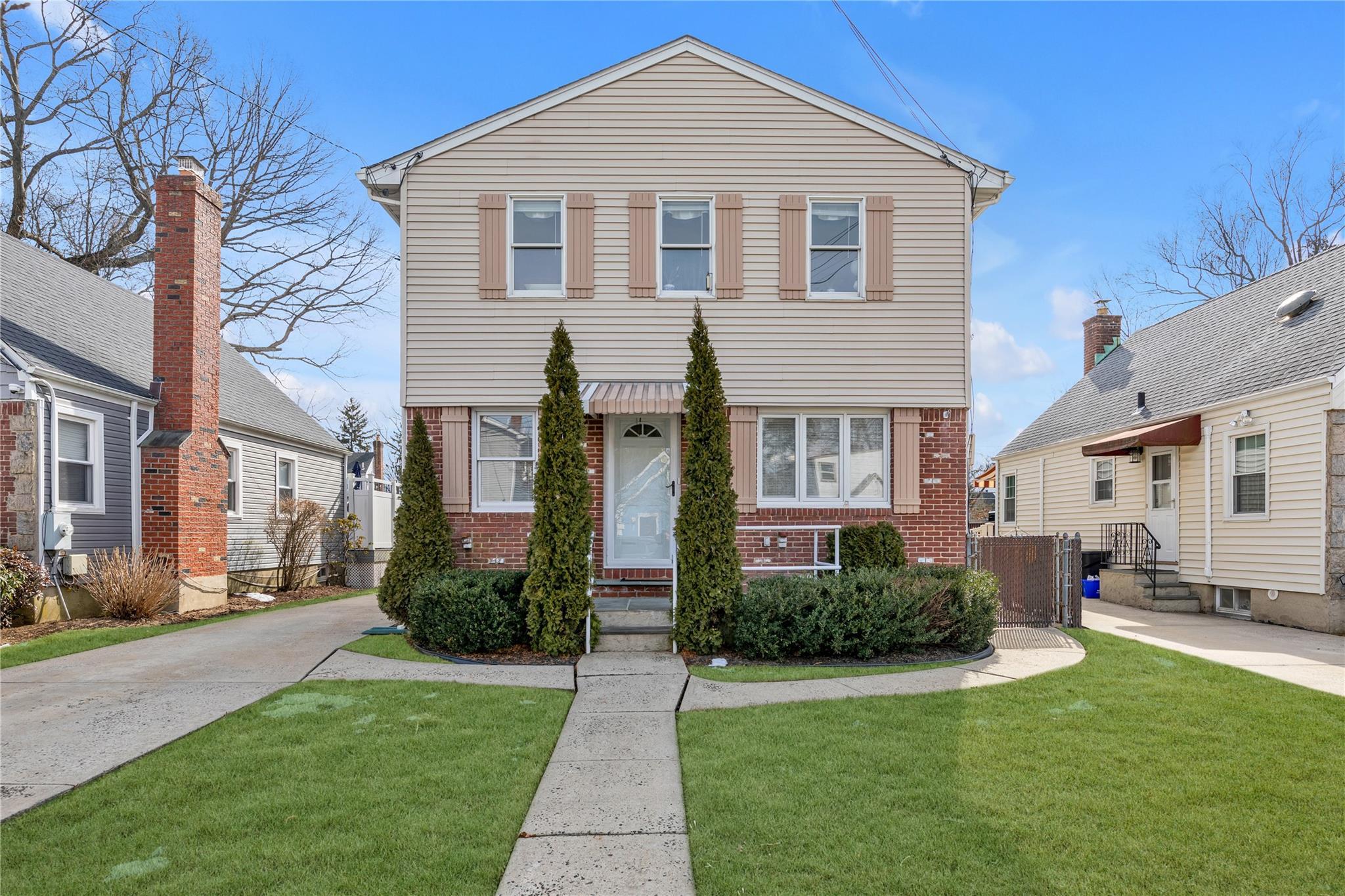 Stratford Rd, South Hempstead, NY 11550