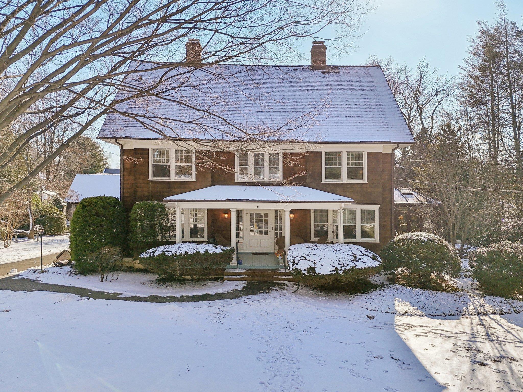 Fairview Ave, East Williston, NY 11596