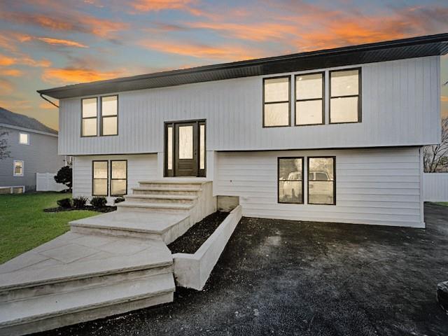 Kenwood Dr, Bohemia, NY 11716