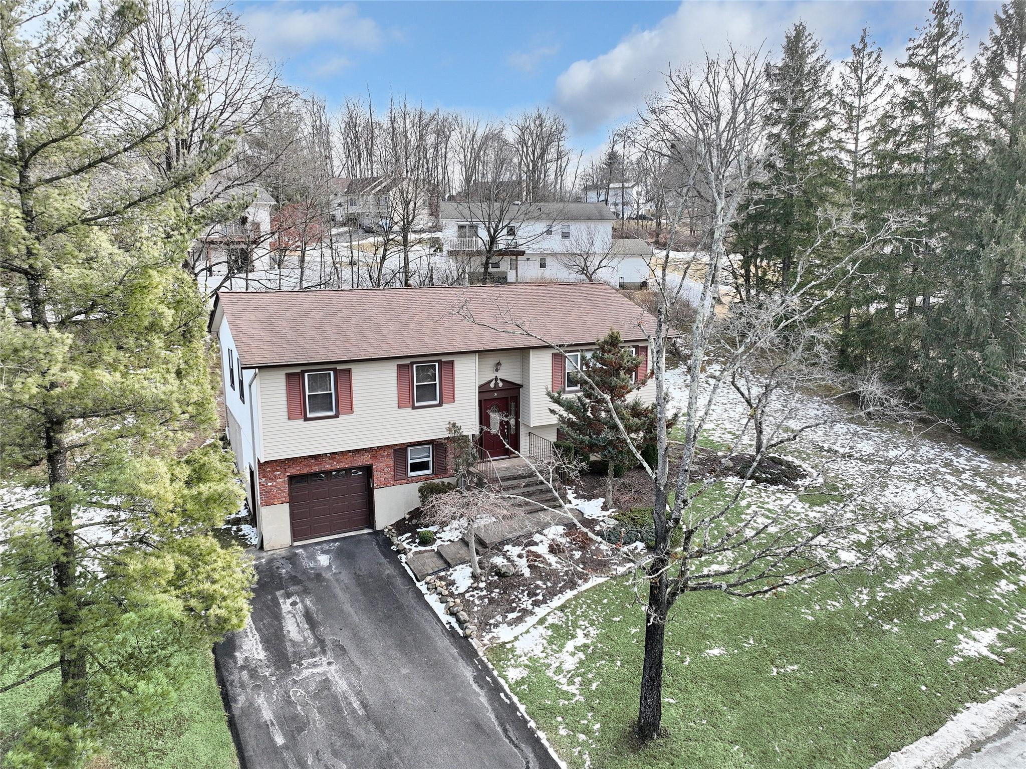 Riverglen Dr, Thiells, NY 10984