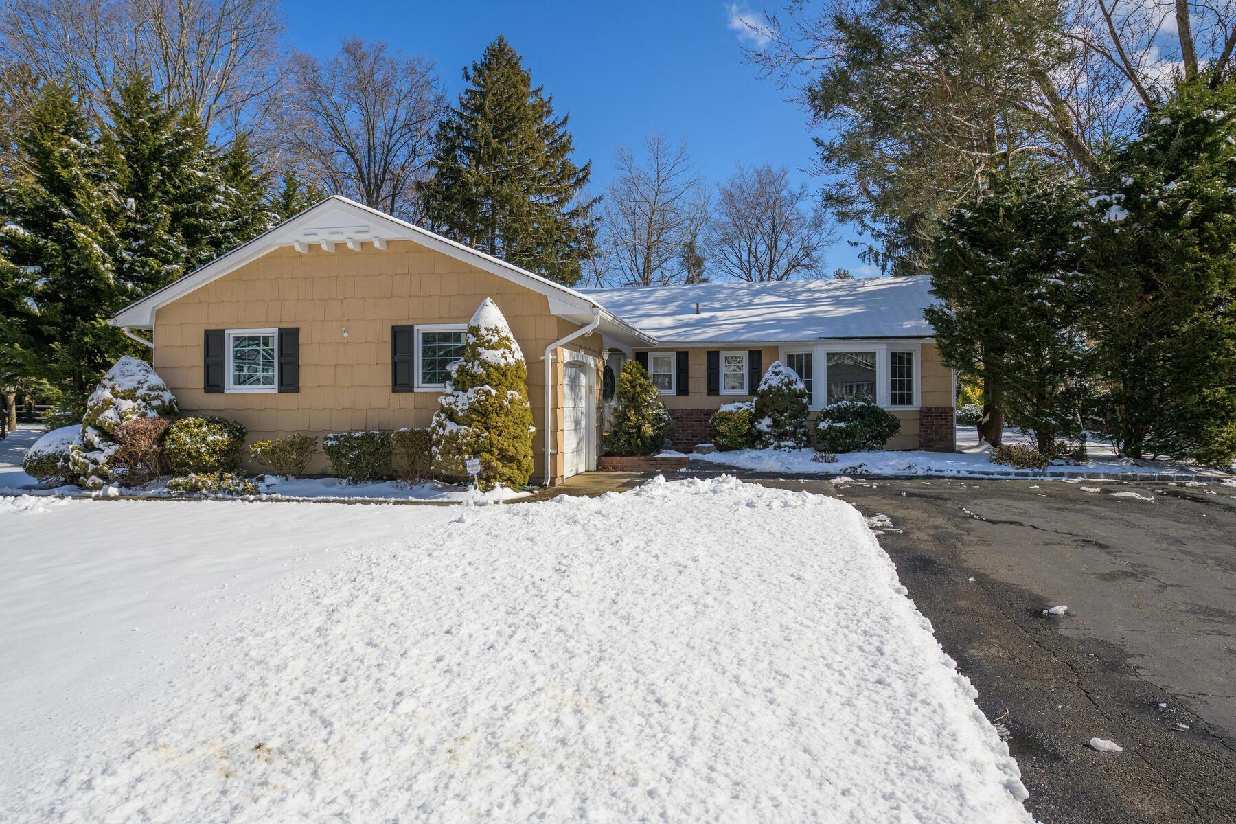 Shaker Ridge Ln, East Northport, NY 11731