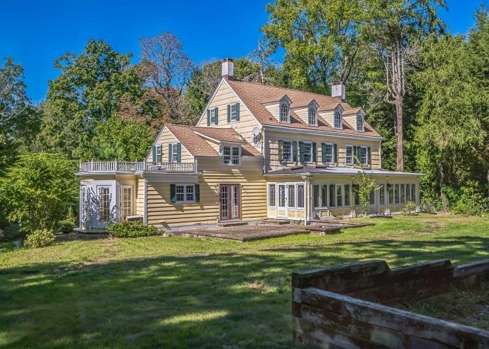 Royston Ln, Oyster Bay, NY 11771