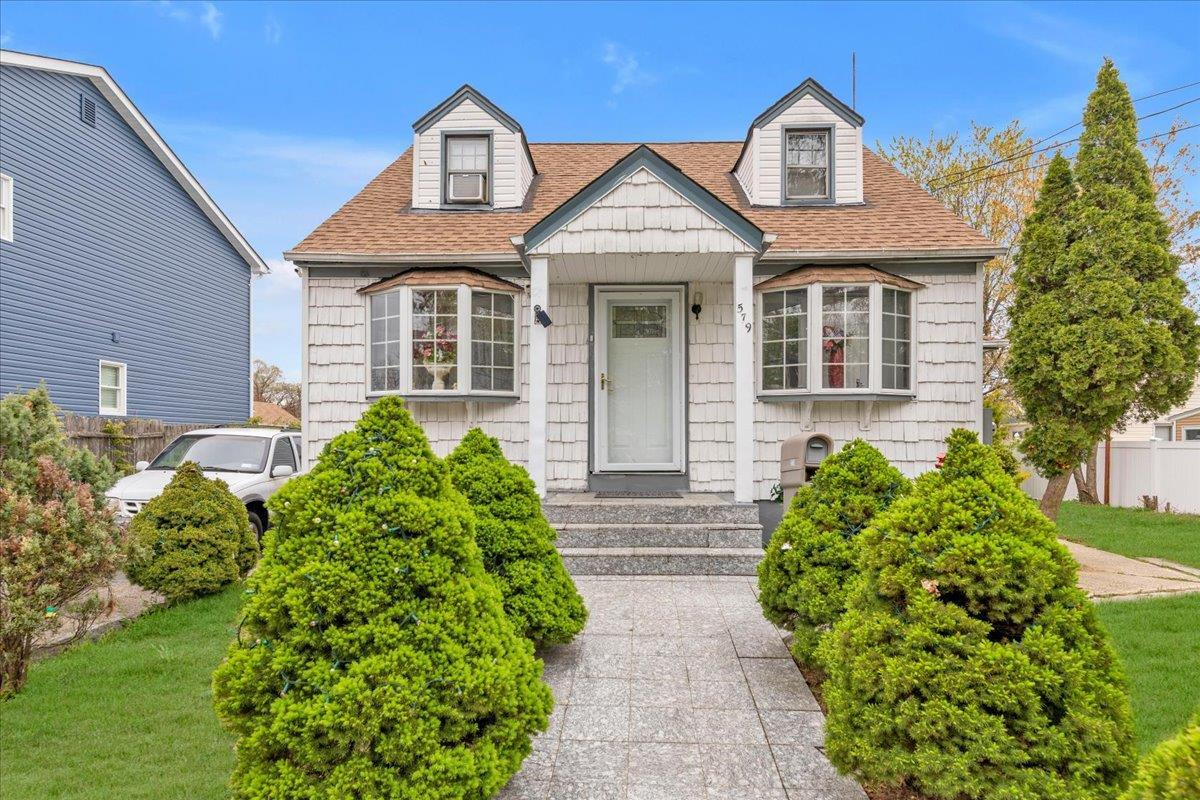 Keller Ave, Elmont, NY 11003