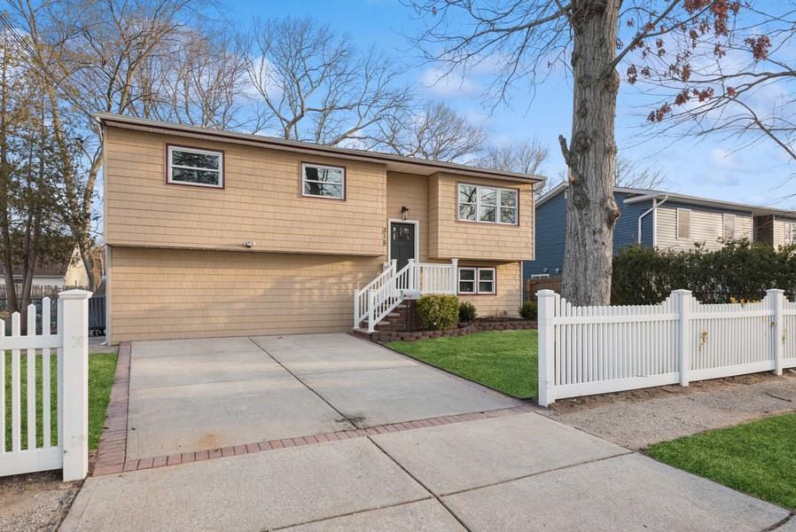 State Ave, Wyandanch, NY 11798