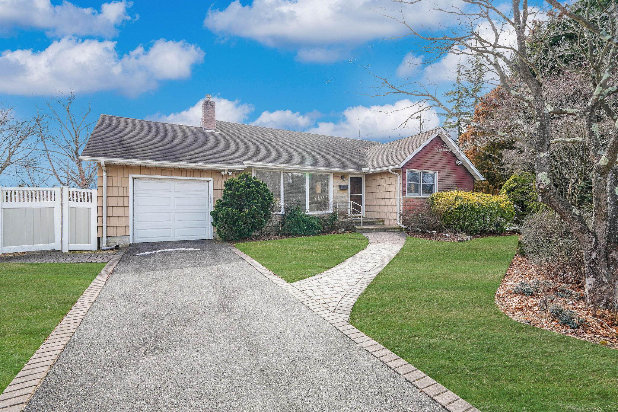 Pearl St, Deer Park, NY 11729