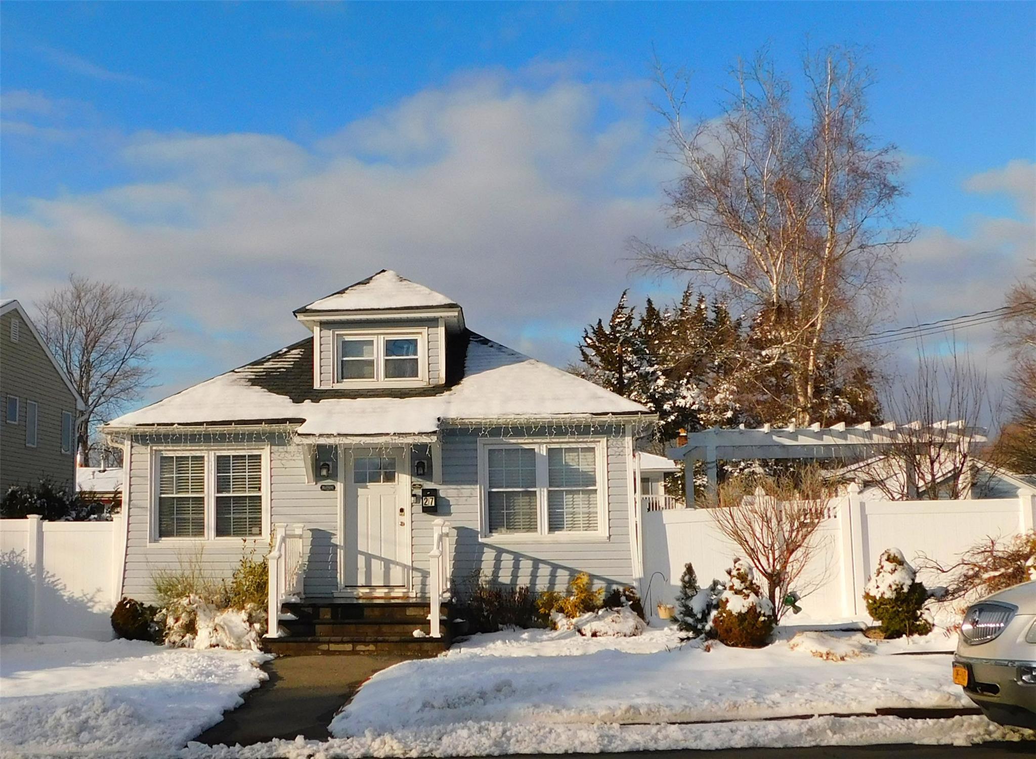 Ryder Ave, North Babylon, NY 11703