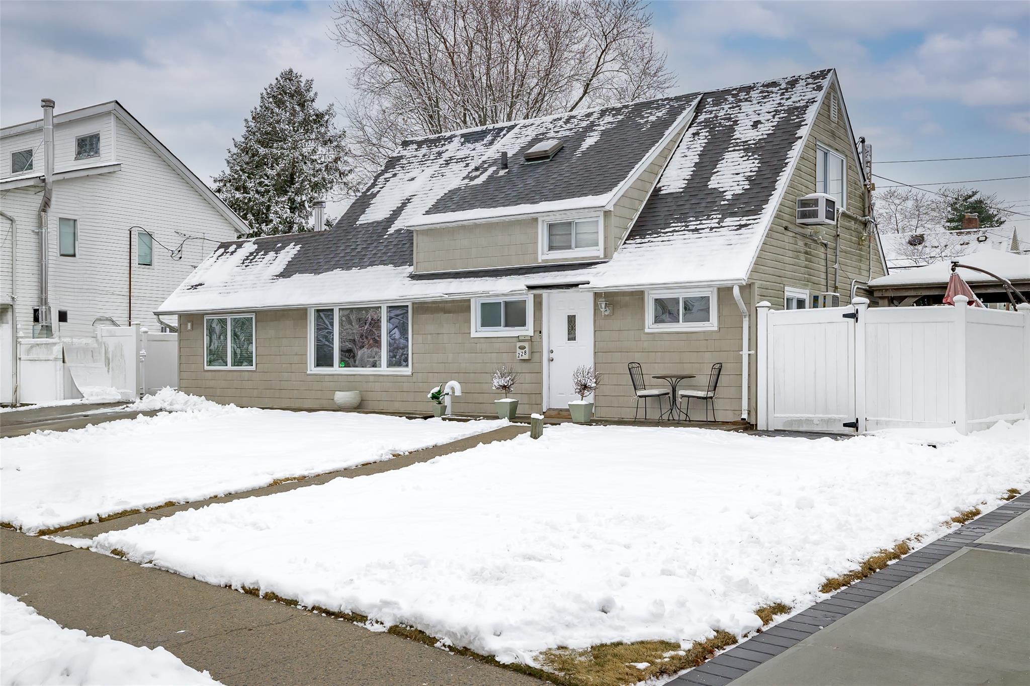 Water Ln S, Wantagh, NY 11793