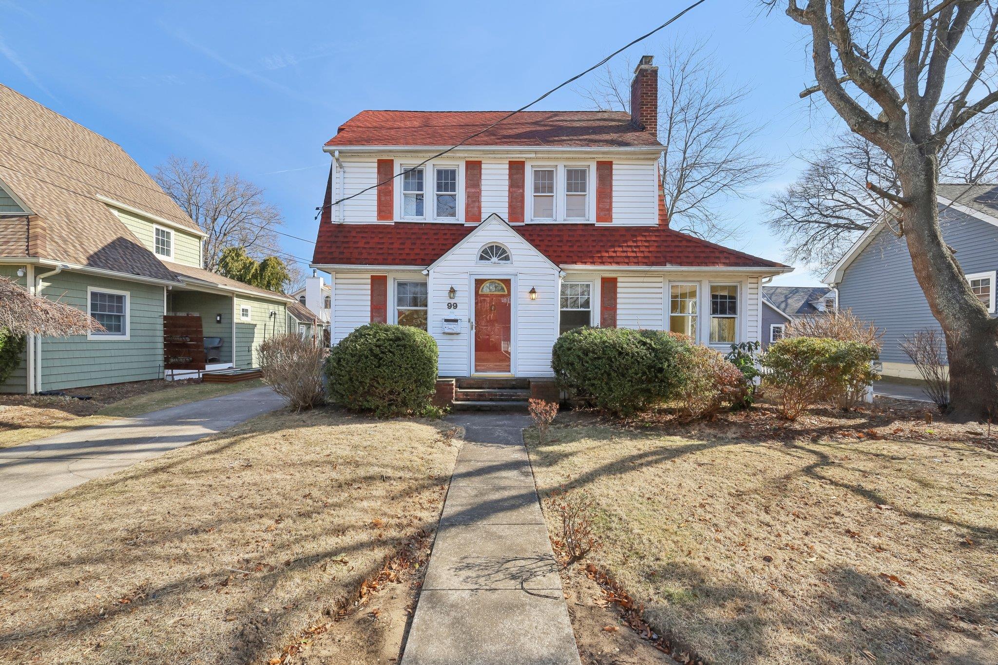 Riverside Dr, Rockville Centre, NY 11570
