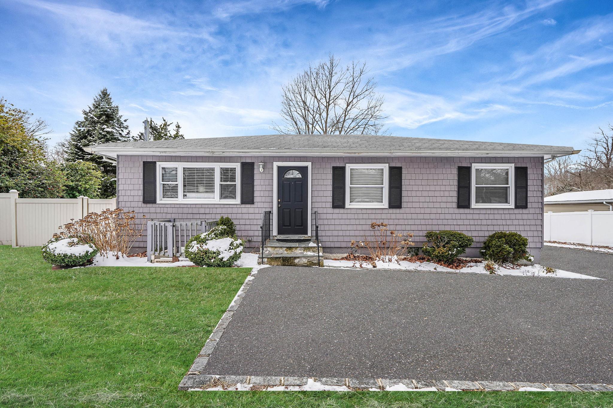 Lincoln Blvd, Hauppauge, NY 11788