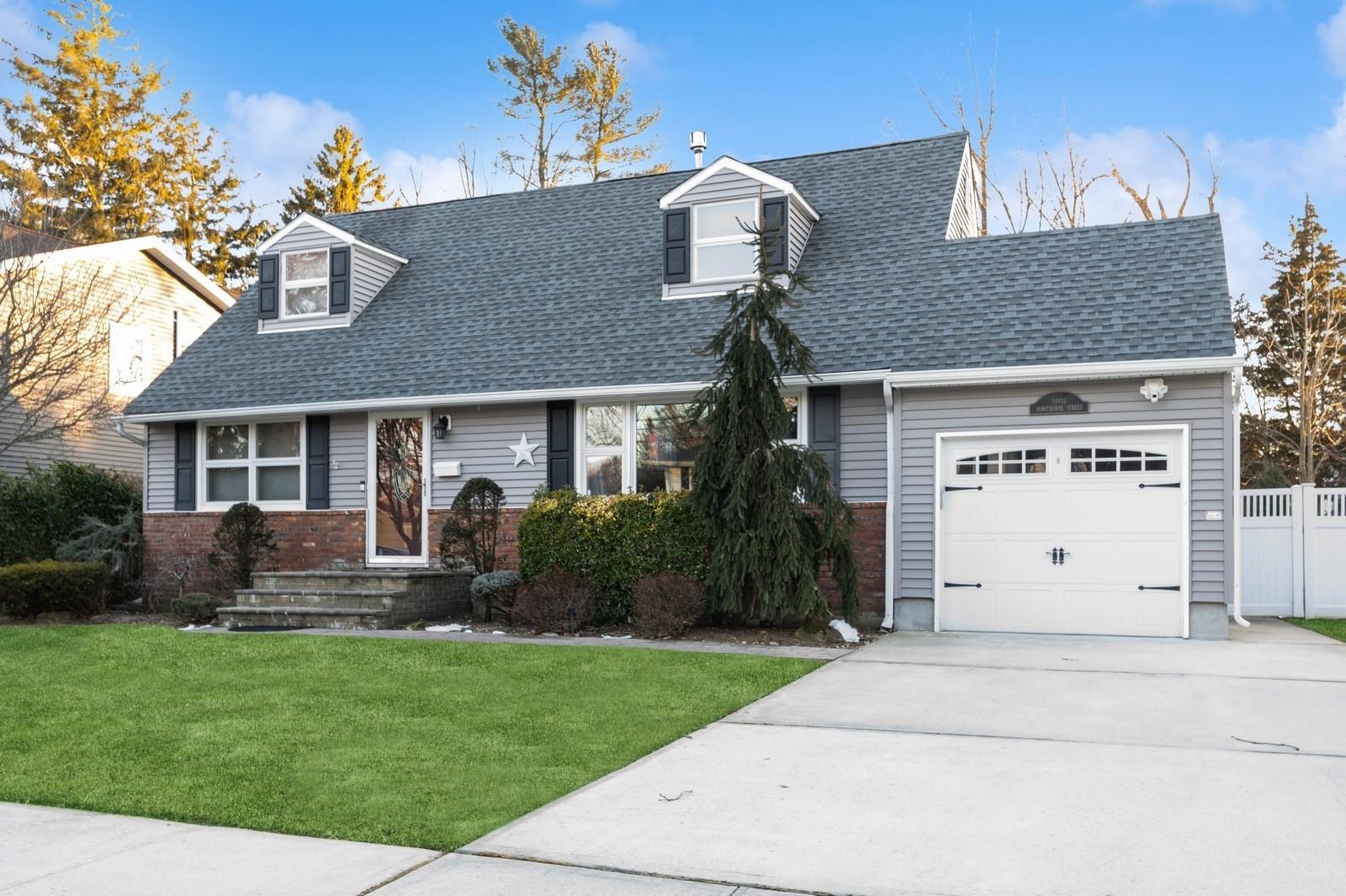 Hawthorne St, Farmingdale, NY 11735
