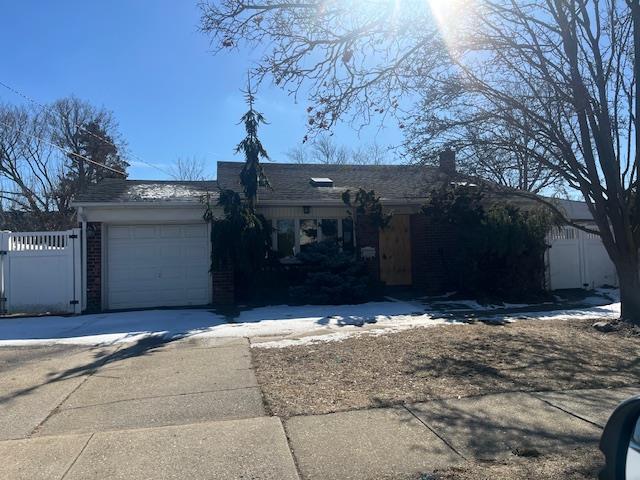 Yoakum Ave, Farmingdale, NY 11735