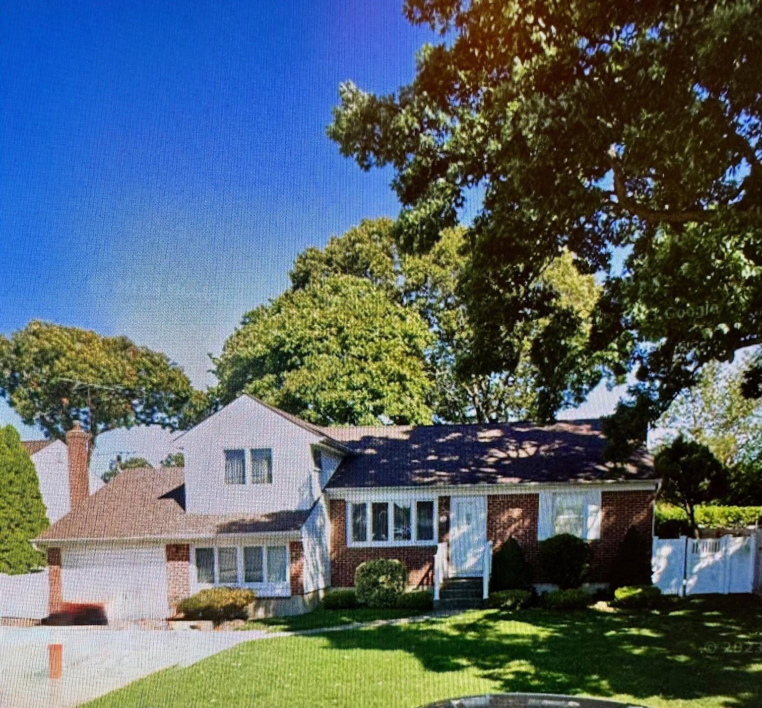 Oakfield Ave, Wantagh, NY 11793