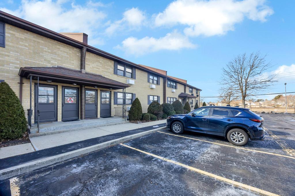 Wantagh Ave, Wantagh, NY 11793