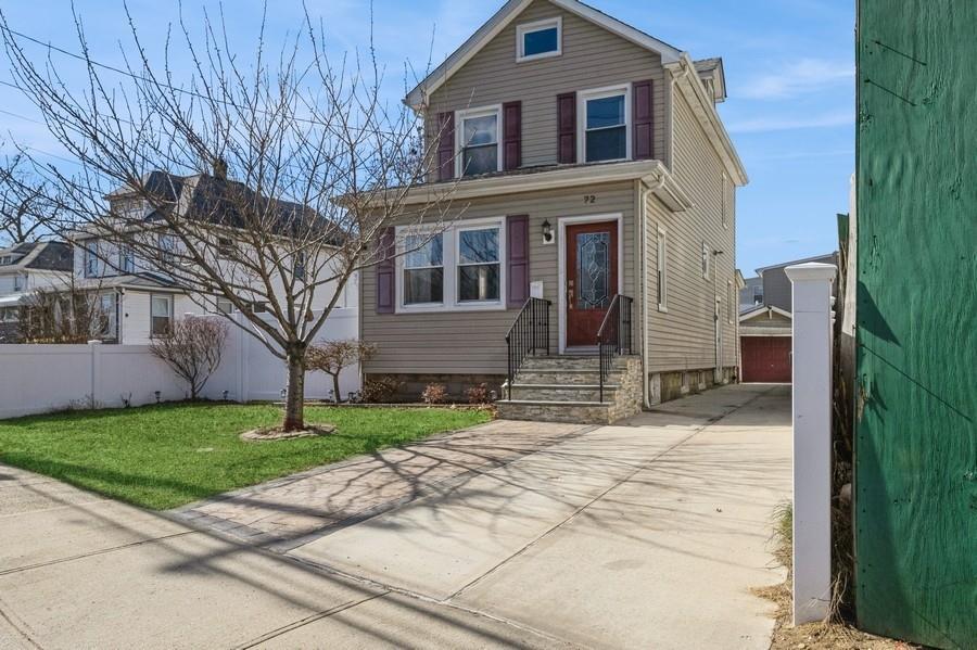 East Ave, Valley Stream, NY 11580
