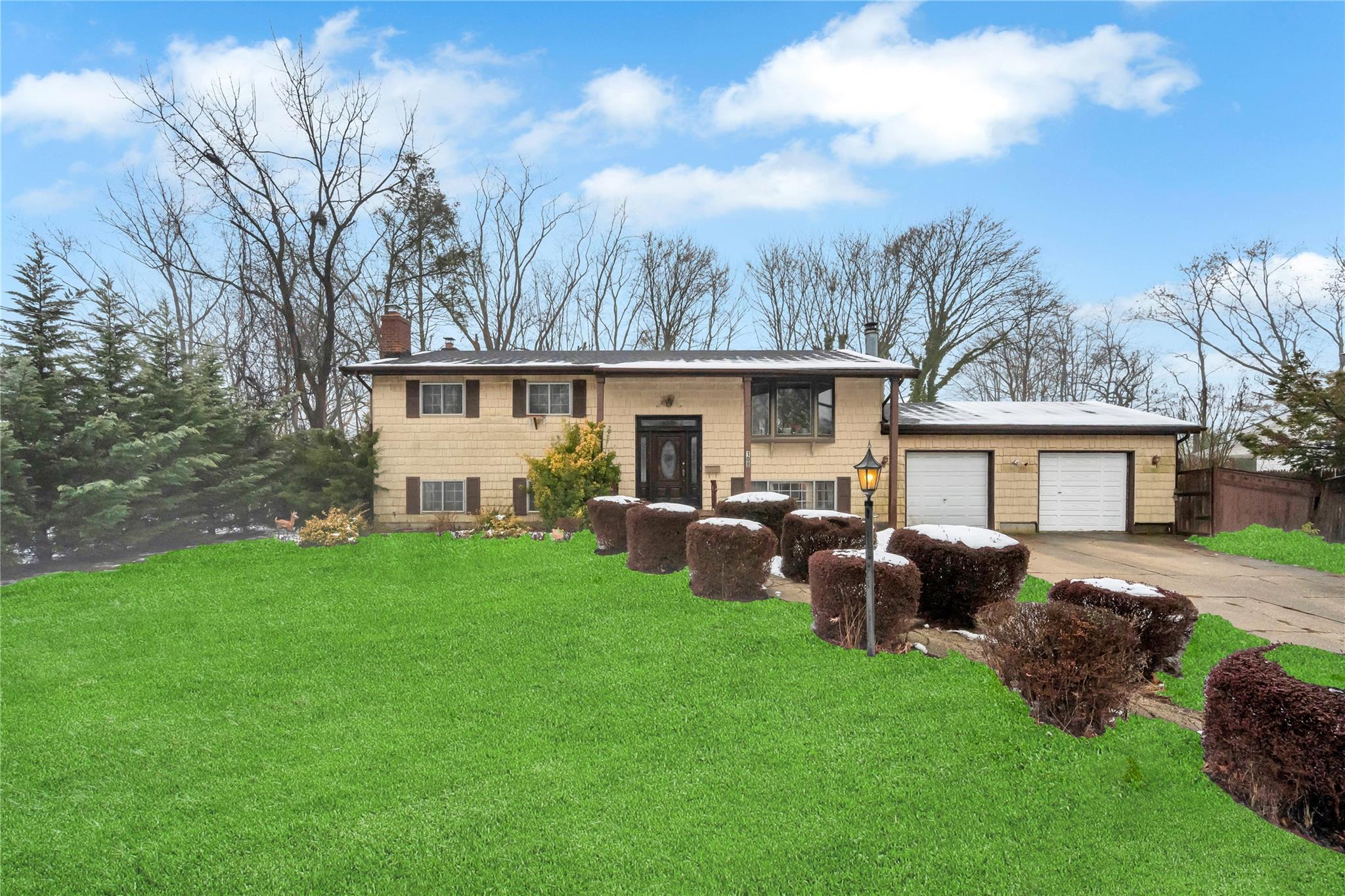 Colonial Springs Rd, Wyandanch, NY 11798