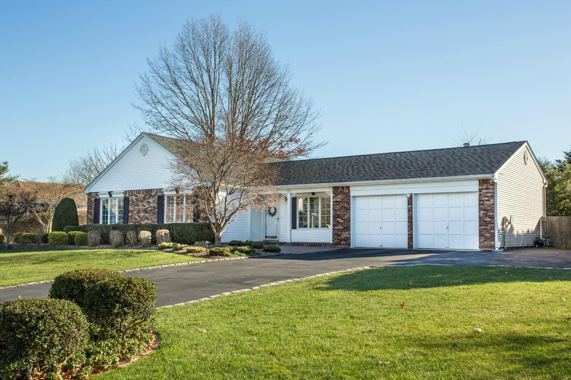 Timber Ridge Dr, Commack, NY 11725