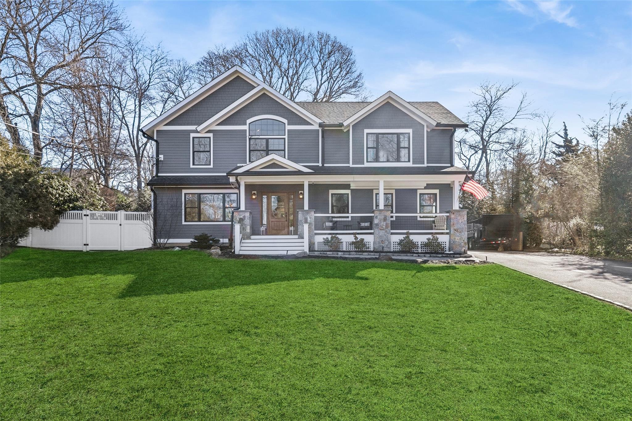 Drake Pl, Northport, NY 11768