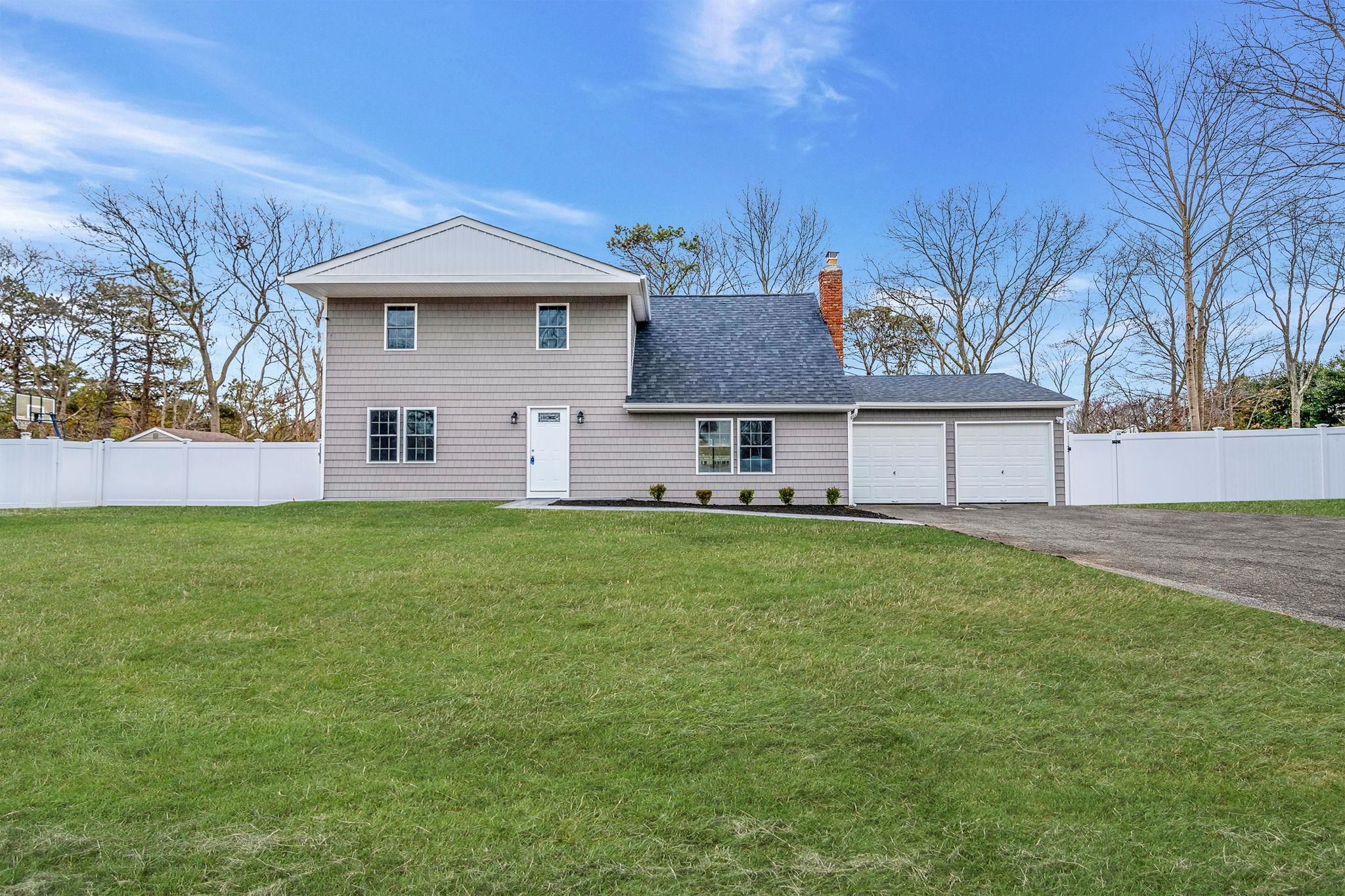 Cottonwood Ave, Port Jefferson Station, NY 11776