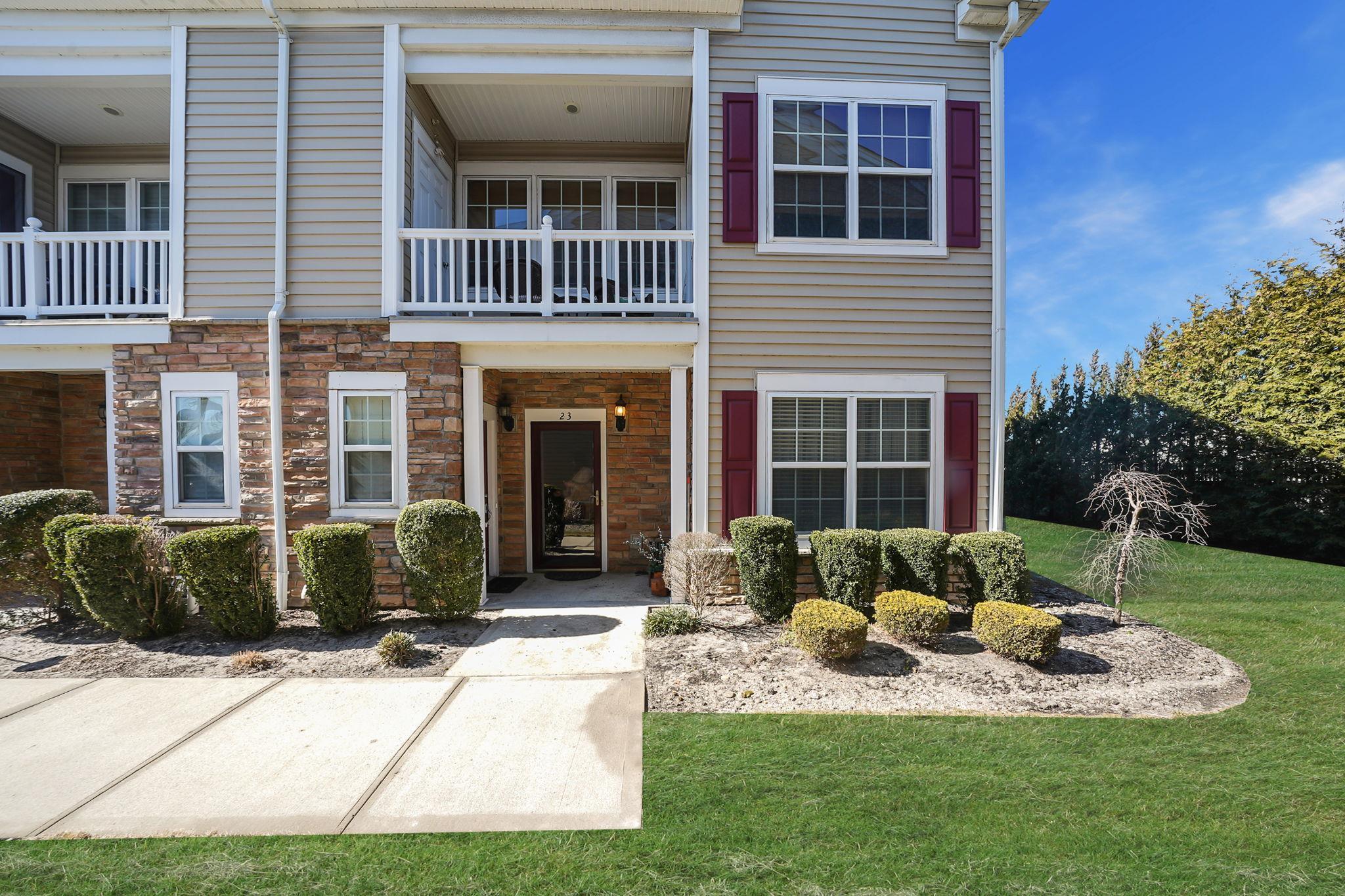 Strangford Ct, Oceanside, NY 11572