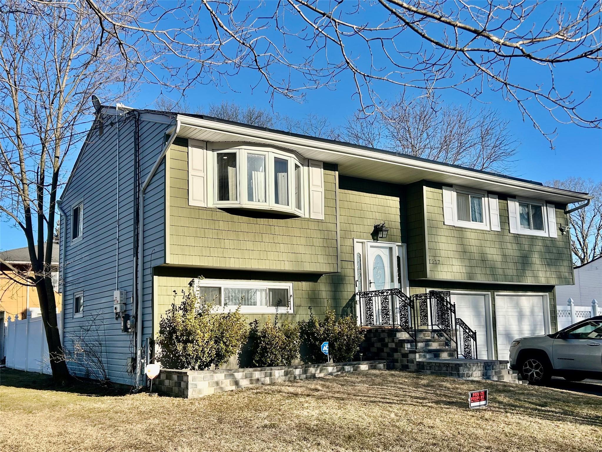 Ohio Ave, Bay Shore, NY 11706