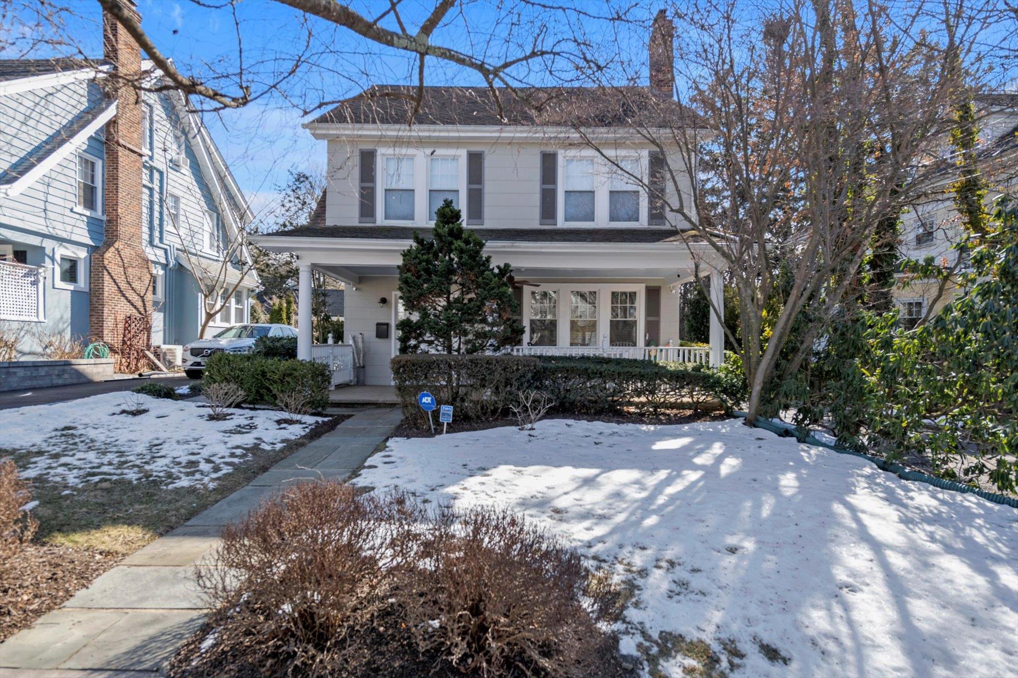 Murray Ave, Port Washington, NY 11050