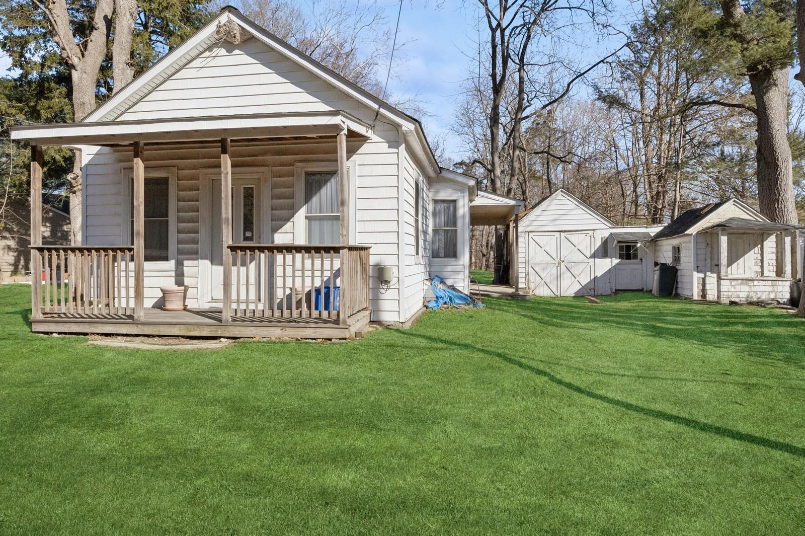 Meadow Rd, Smithtown, NY 11787