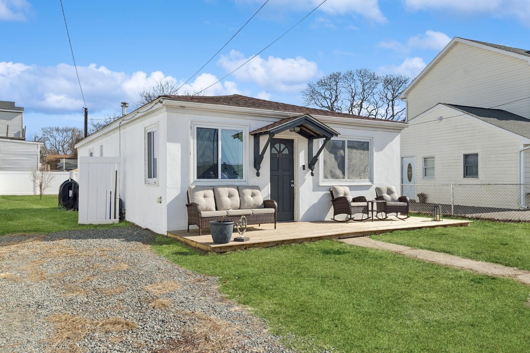 E Shore Rd, Lindenhurst, NY 11757
