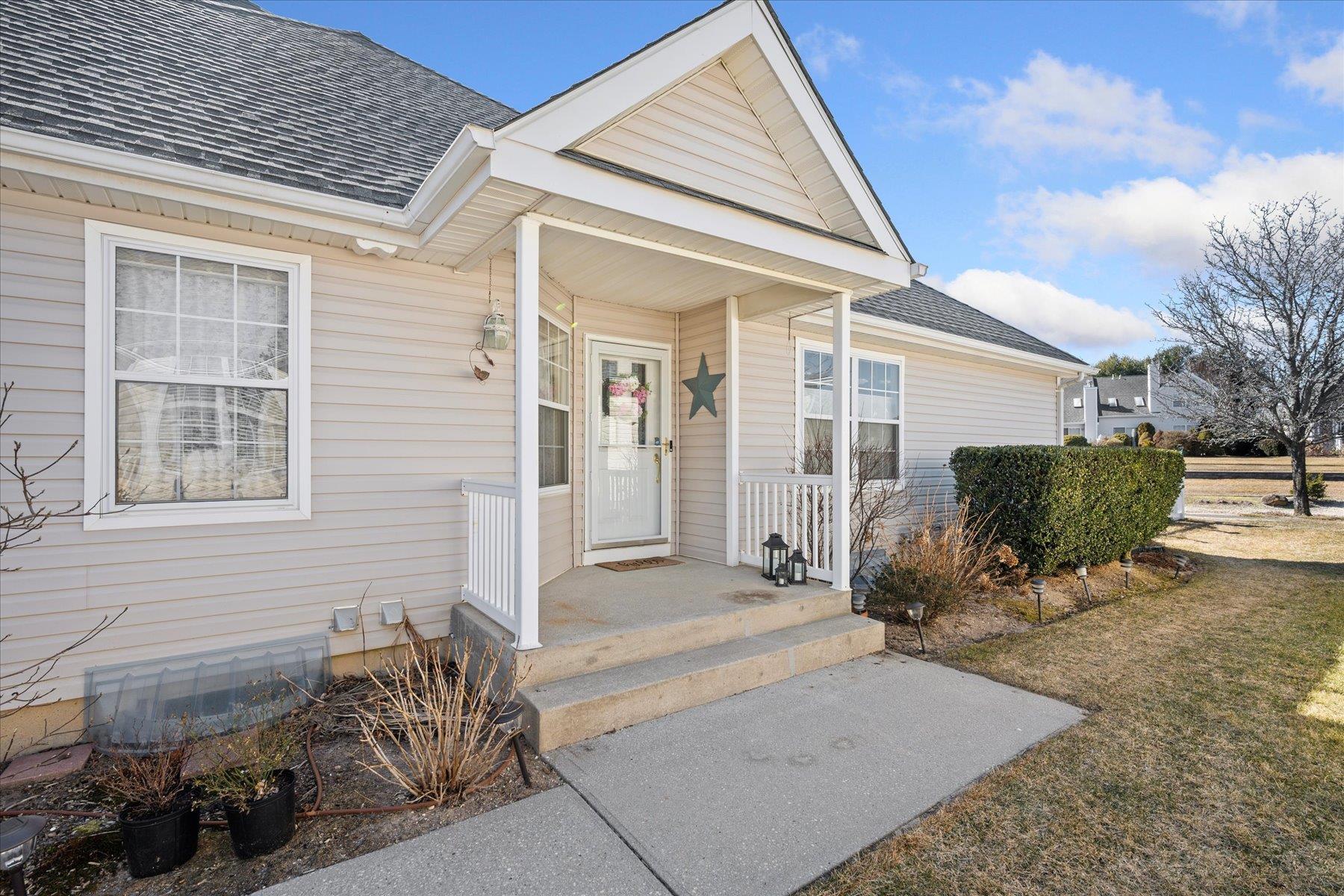 Goose Neck Ln, Riverhead, NY 11901