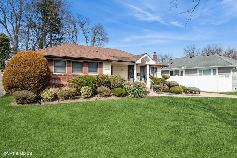 Carlyle Rd, Wantagh, NY 11793