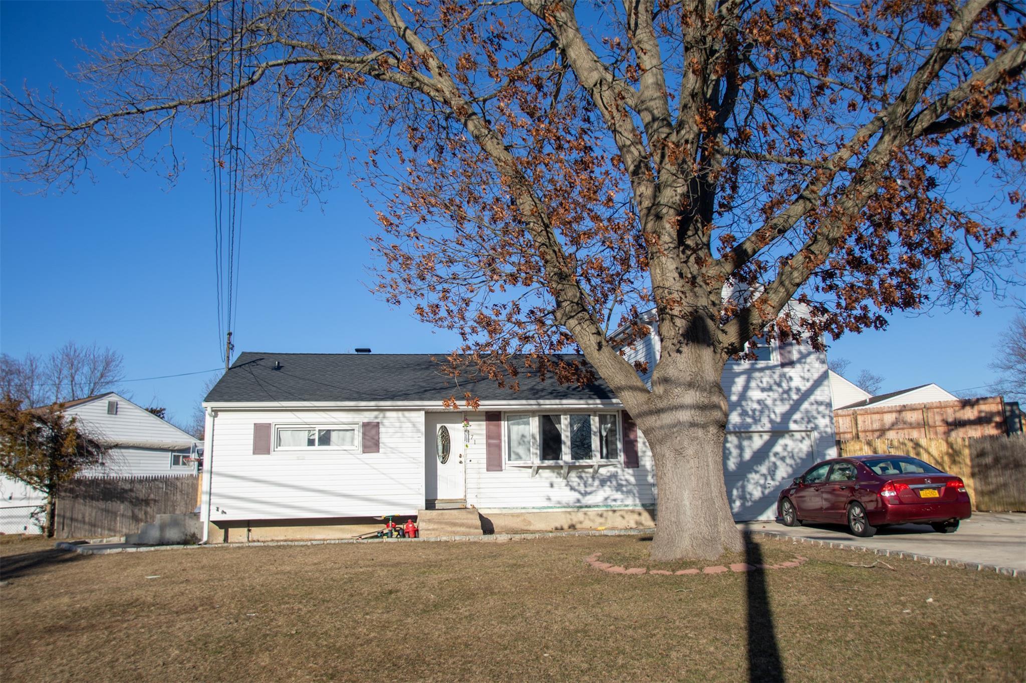 Claywood Dr, Brentwood, NY 11717
