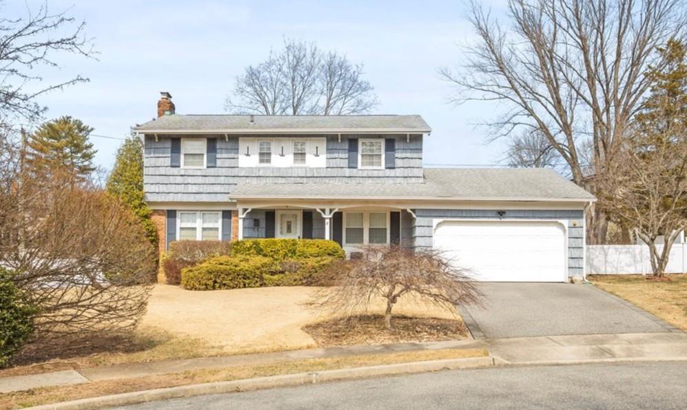Cord Pl, East Norwich, NY 11732