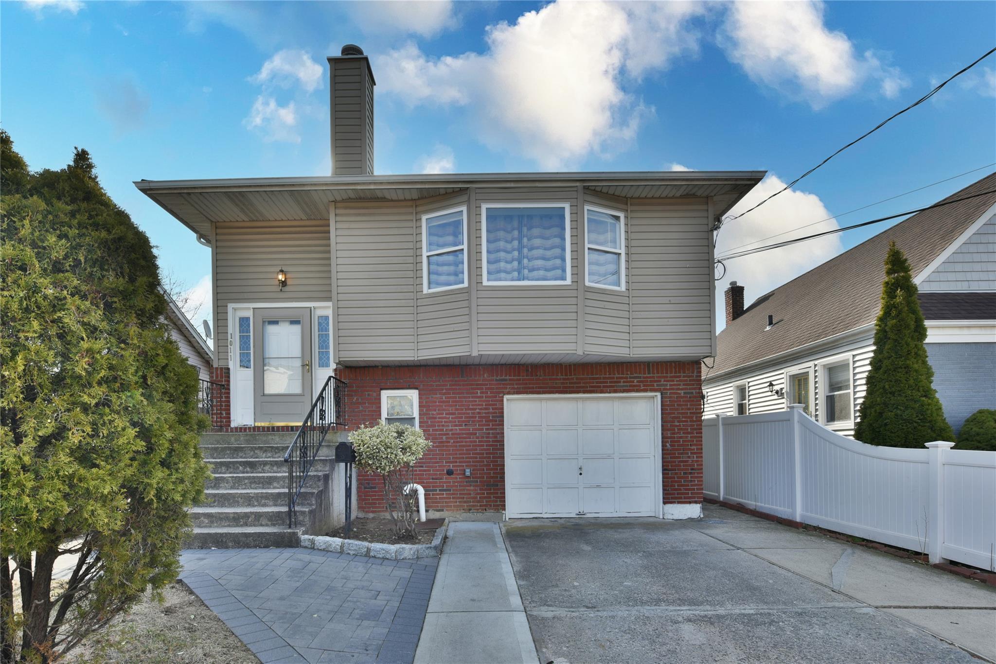 Harrison St, Uniondale, NY 11553