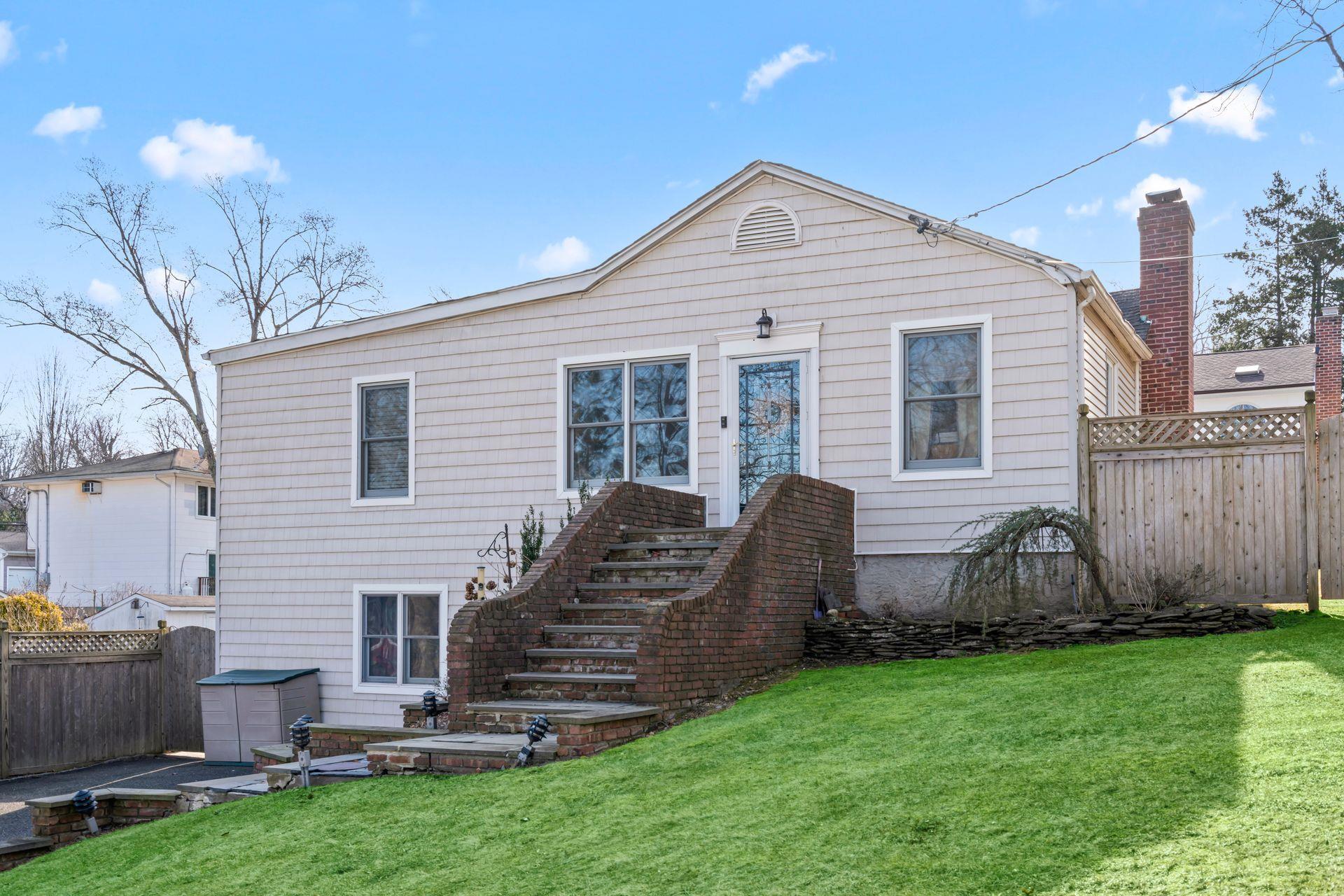 Maple Rd, Kings Park, NY 11754