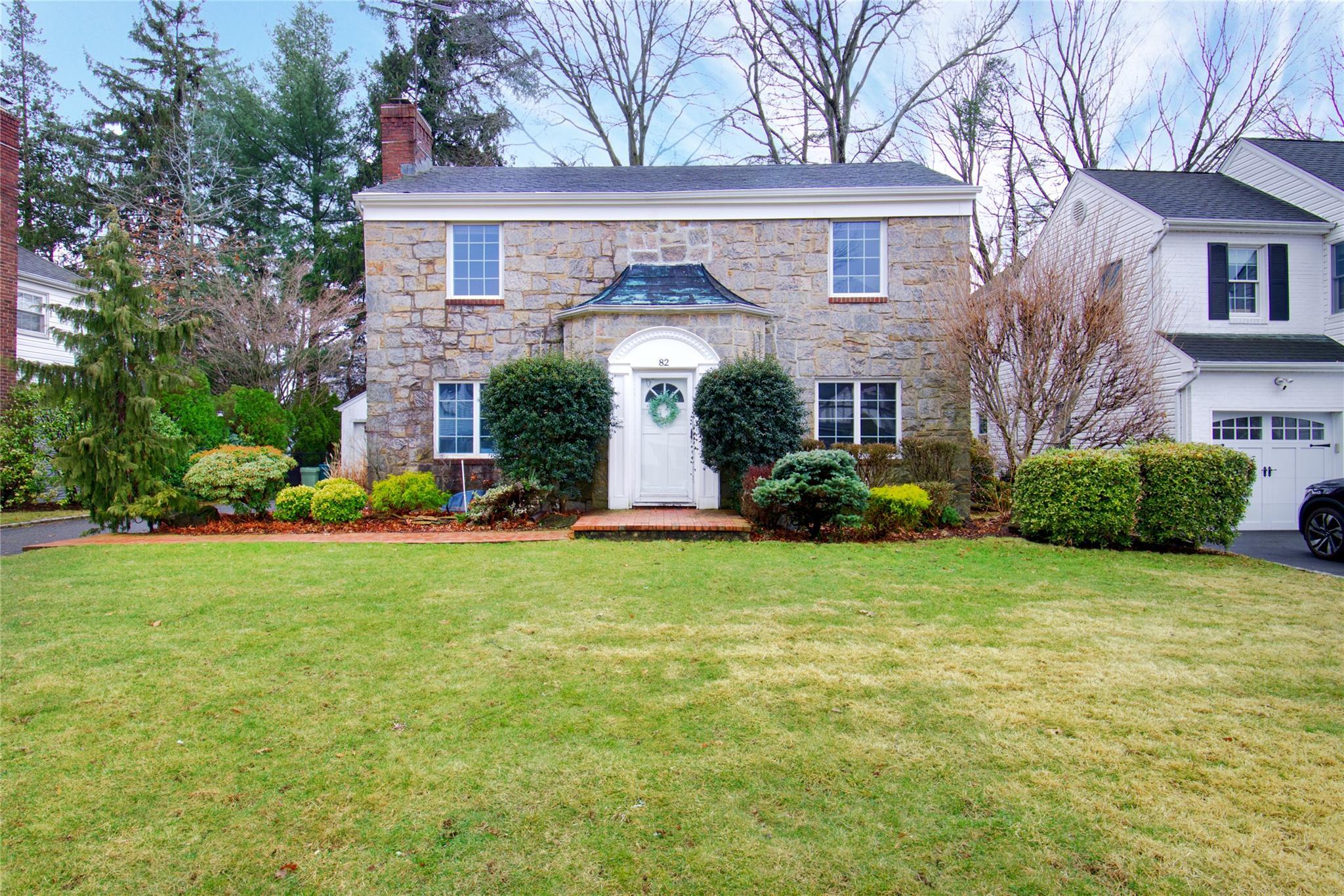 Wyatt Rd, Garden City, NY 11530