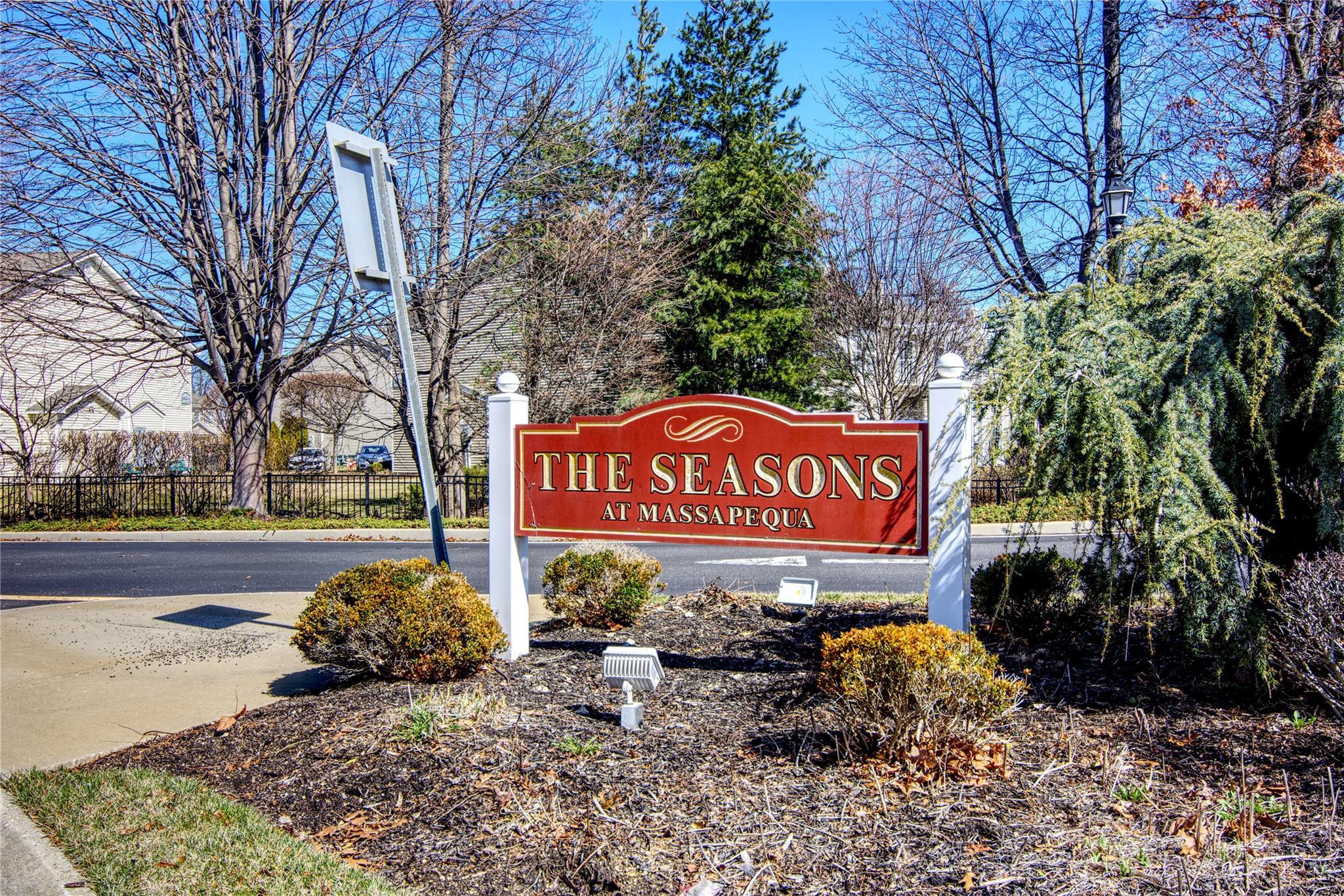 Southampton Dr, Massapequa, NY 11758