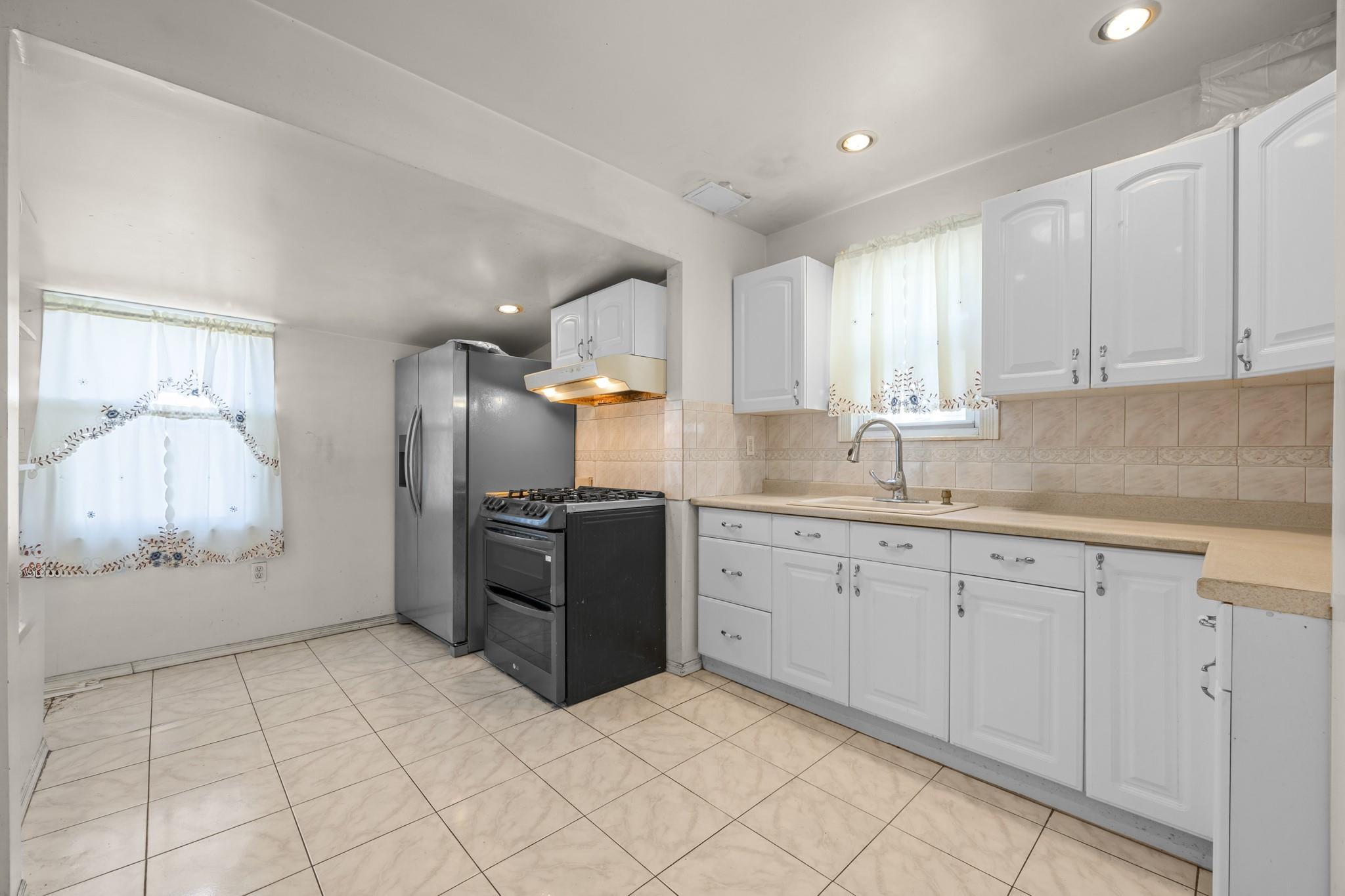 Davenport Ave, Queens Village, NY 11428