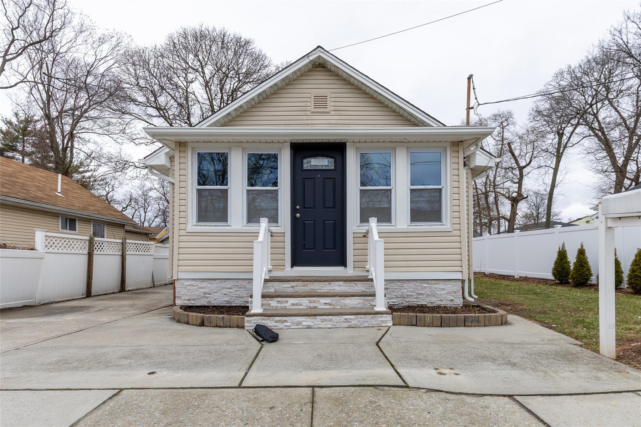 Stevens St, Freeport, NY 11520
