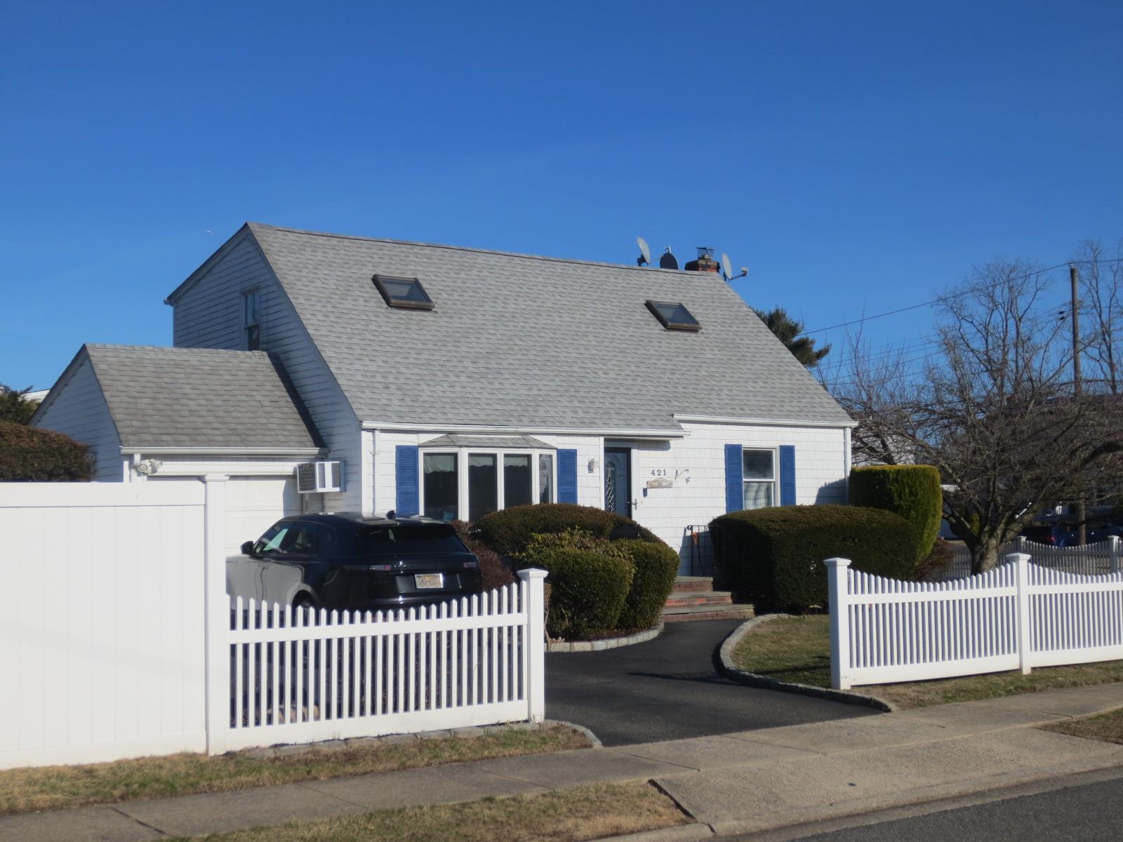 17th St, West Babylon, NY 11704