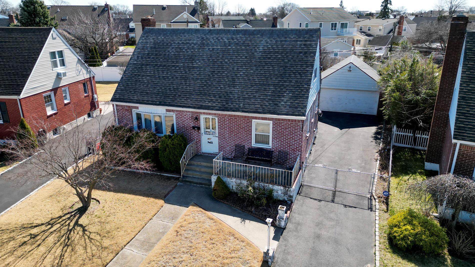 Saint Luke Pl, Franklin Square, NY 11010