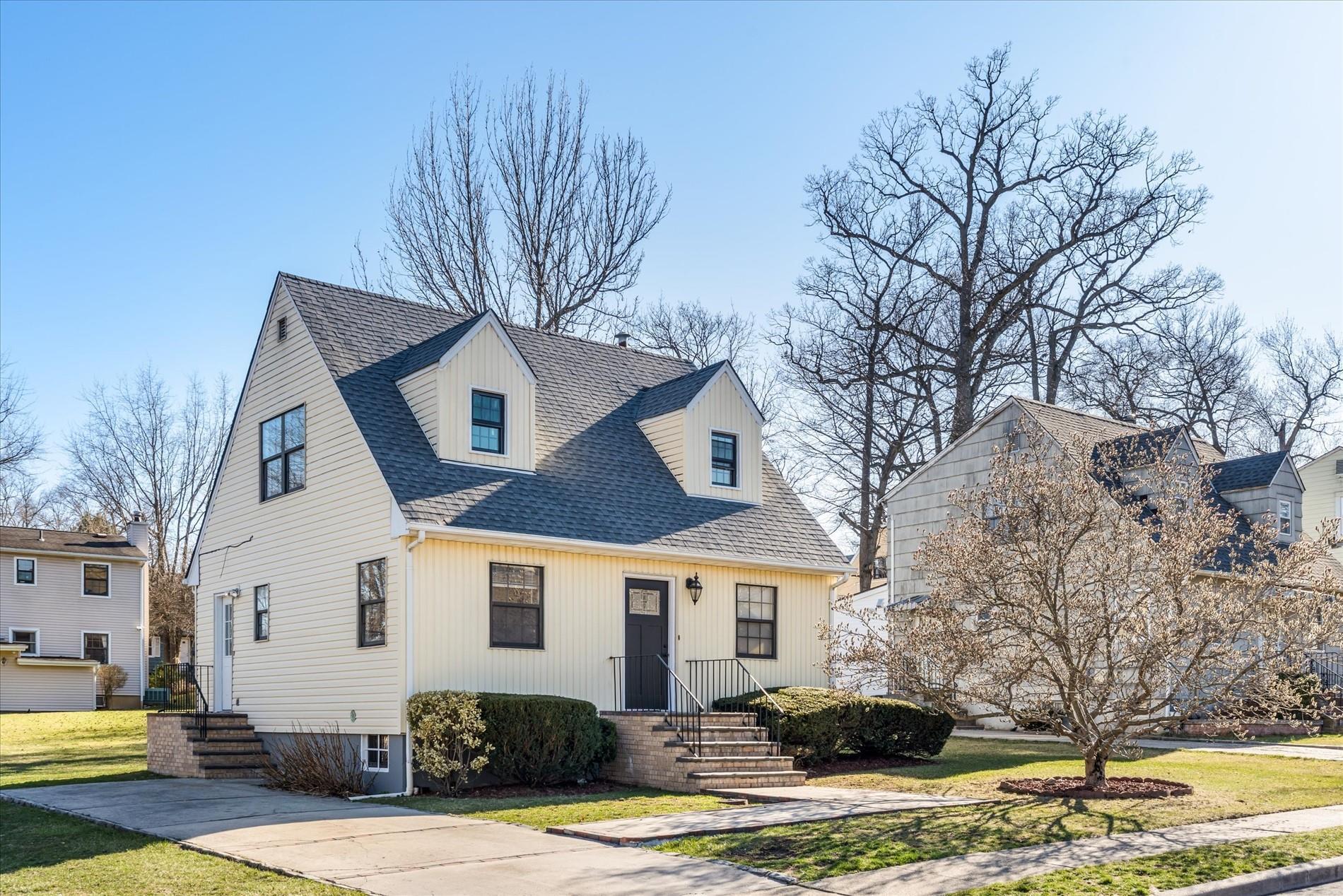 Cherry Brook Pl N, Great Neck, NY 11020