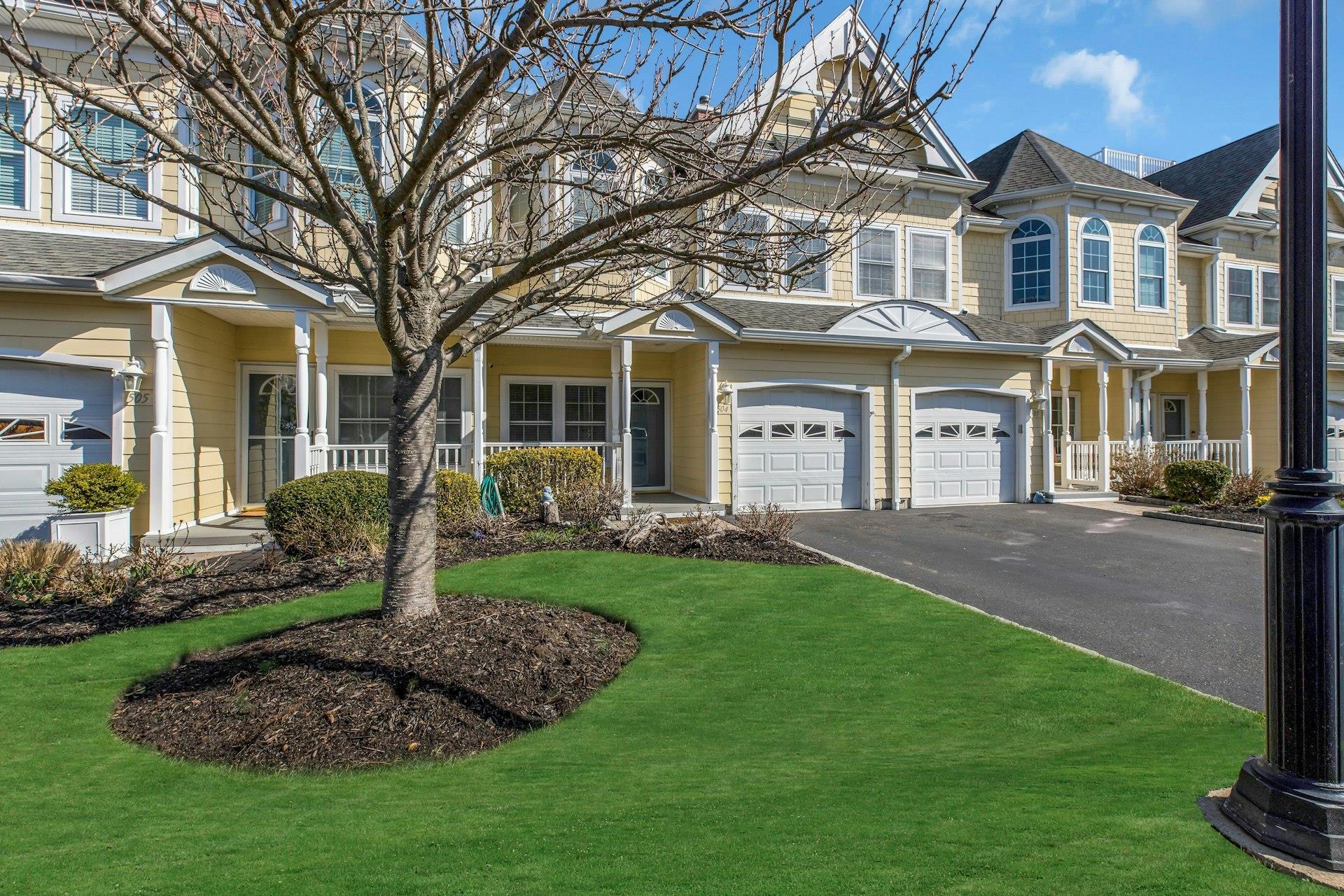 Emily Dr, Patchogue, NY 11772