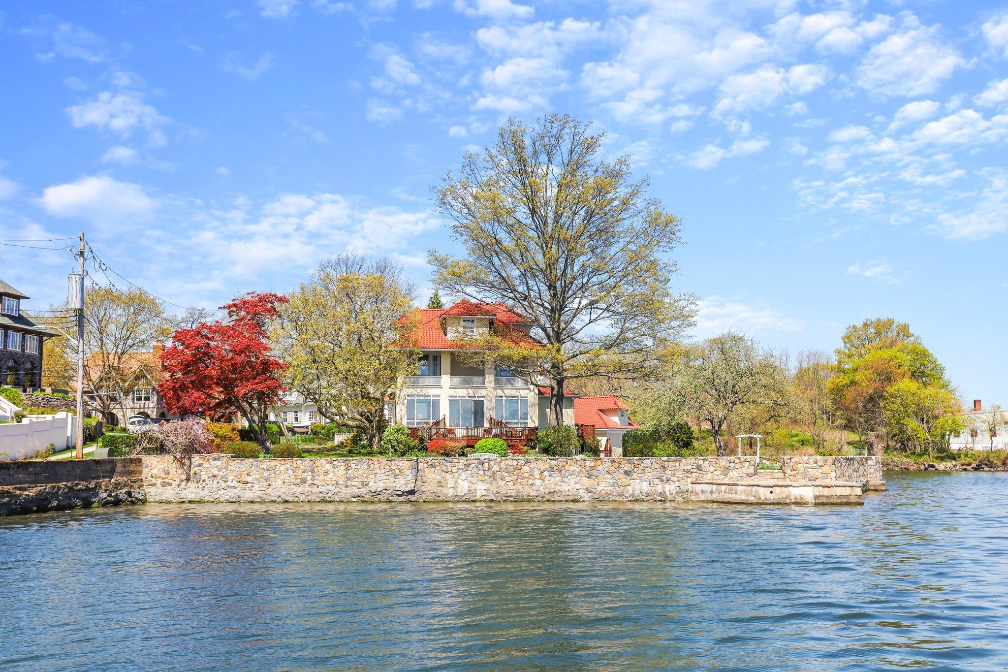 Decatur Rd, New Rochelle, NY 10801