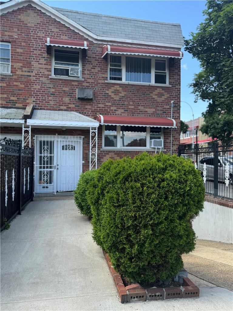 E 172nd St, Bronx, NY 10472