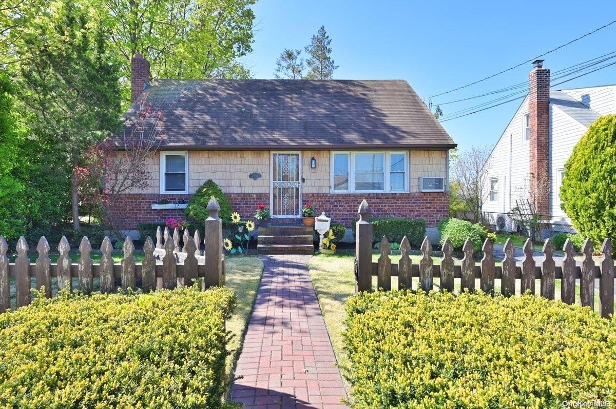 Rosser Ave, Elmont, NY 11003