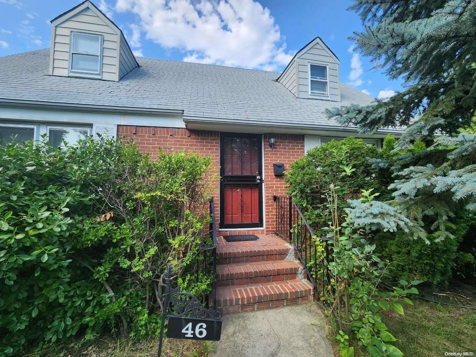 Cromer Rd E, Elmont, NY 11003