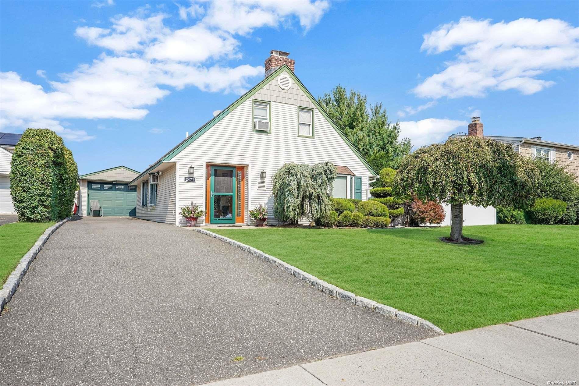Marshall Dr, East Meadow, NY 11554
