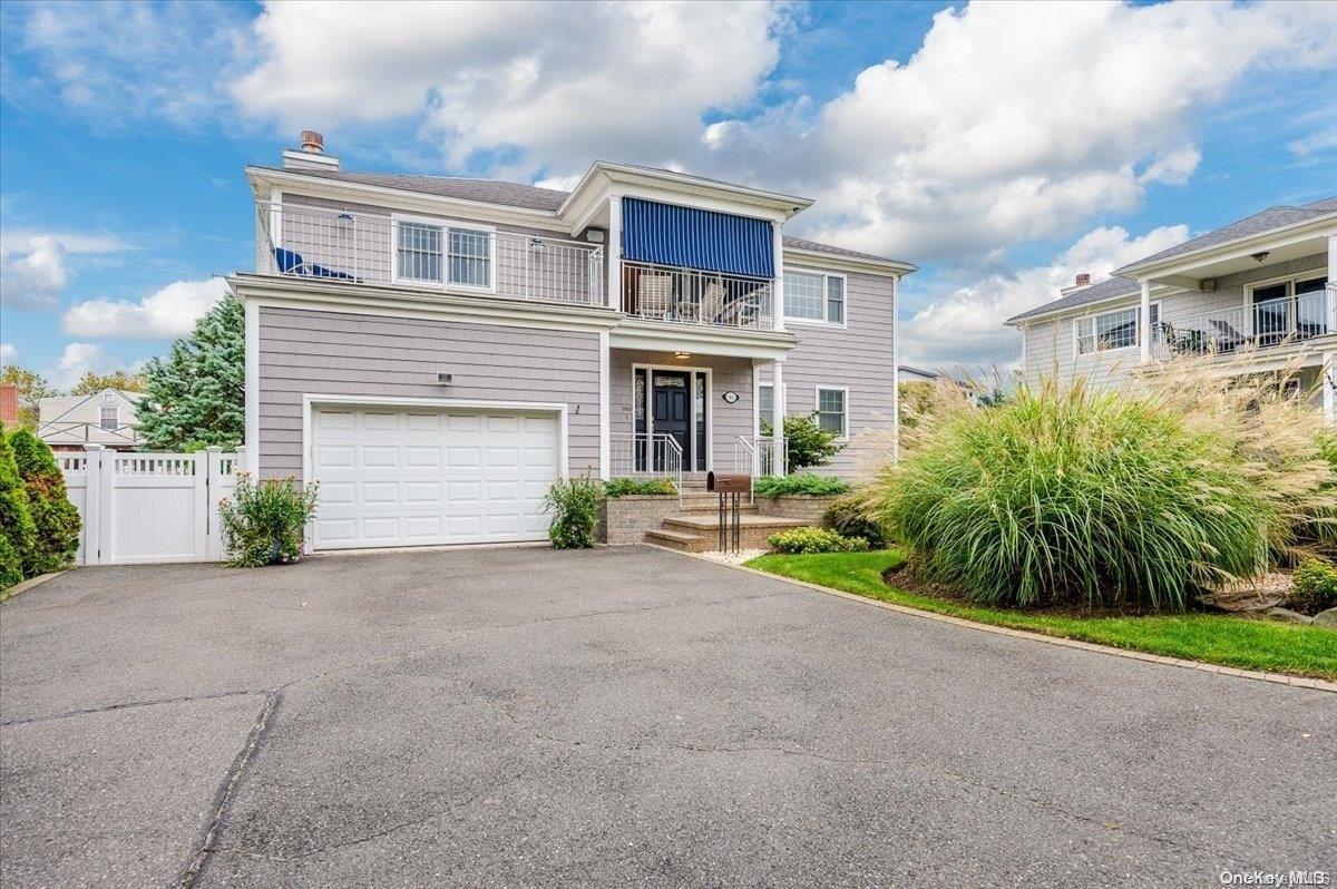Flamingo St, Atlantic Beach, NY 11509