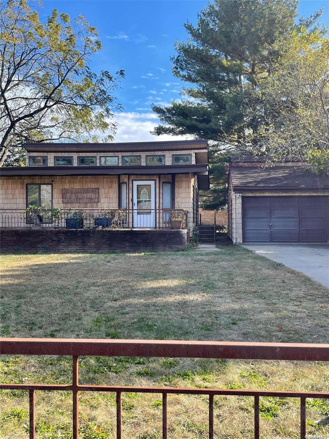 Laclede Ave, Uniondale, NY 11553
