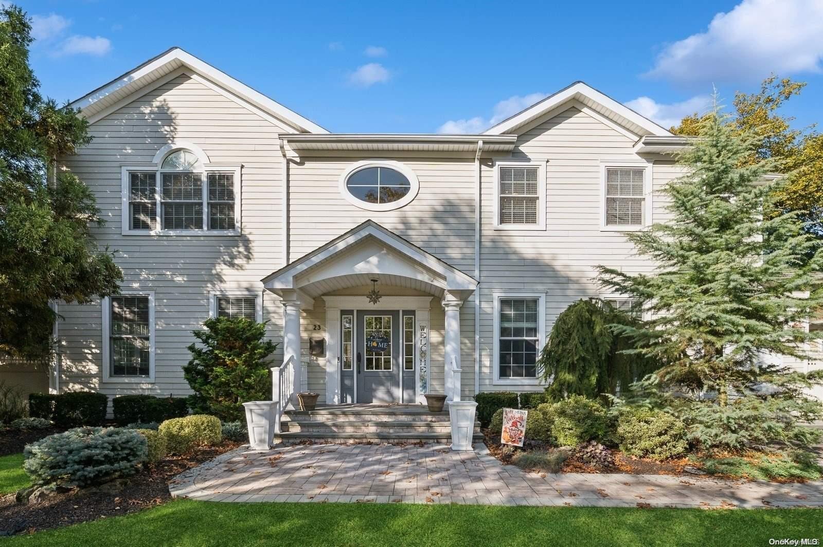 Springdale Ave, Massapequa, NY 11758
